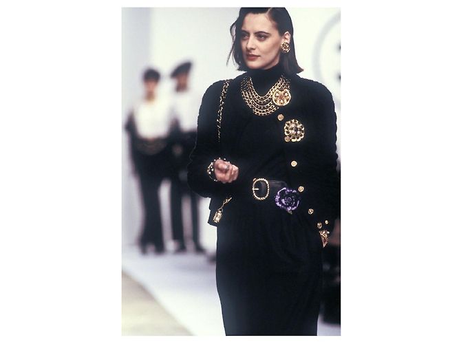 Collana Chanel Con Medaglione D'oro - vista 2