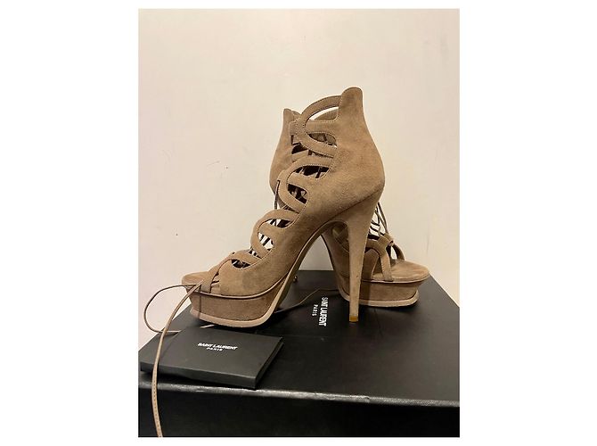 Saint Laurent Tribut 16 Ghillie-Heel in Taupe - Ansicht 8