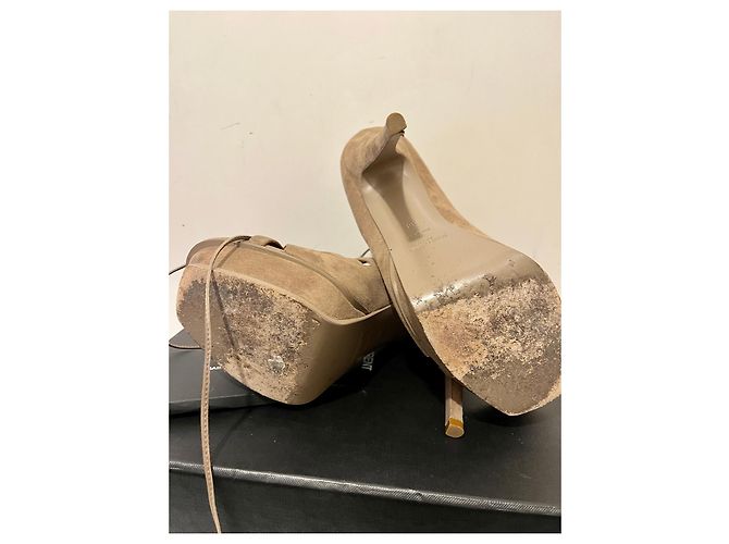 Saint Laurent Tribut 16 Ghillie-Heel in Taupe - Ansicht 9