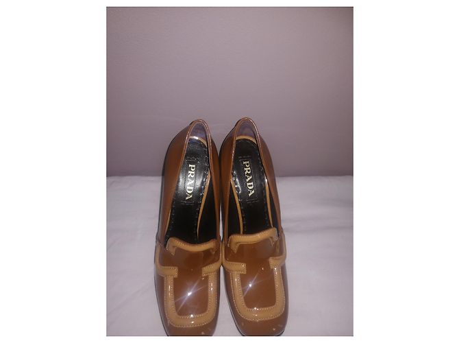 Prada Loafer aus Lackleder in Camel mit Absatz Haselnuss - Ansicht 2