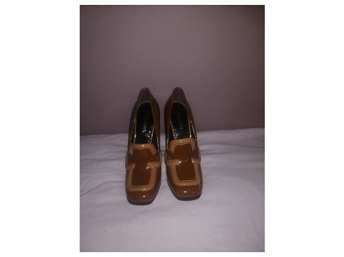 Prada Loafer aus Lackleder in Camel mit Absatz Haselnuss - Ansicht 5