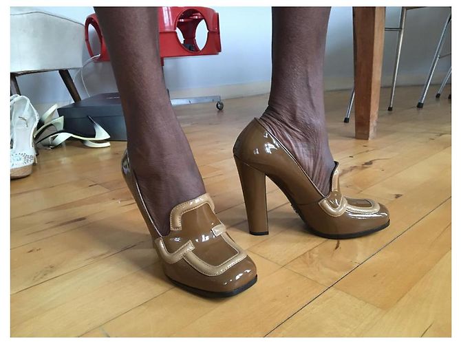 Prada Loafer aus Lackleder in Camel mit Absatz Haselnuss - Ansicht 7