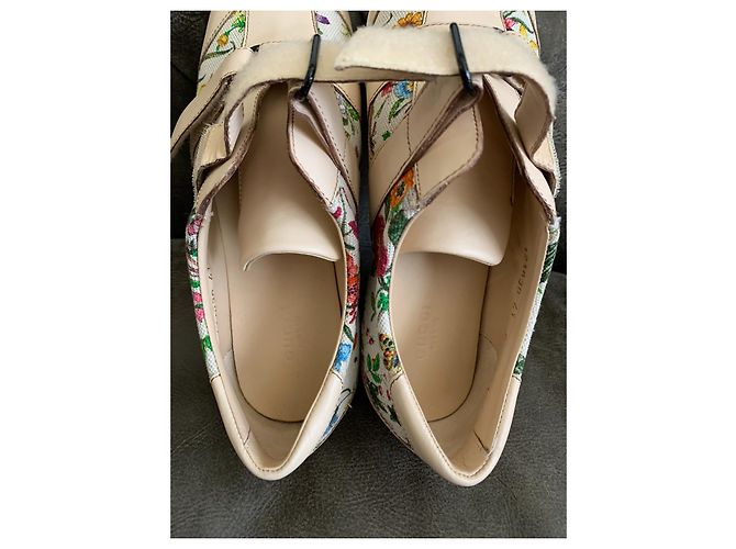 Sneakers Gucci in pelle rosa da donna - vista 2