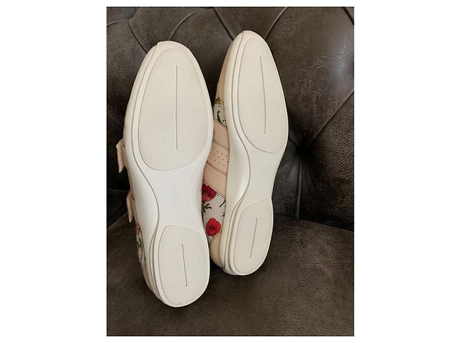 Sneakers Gucci in pelle rosa da donna - vista 4