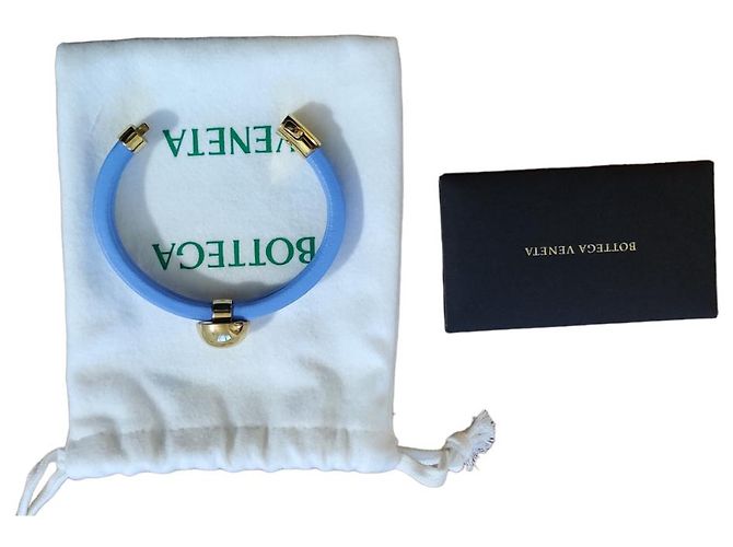 Bottega Veneta cinturino in pelle celeste e oro Blu chiaro Gold hardware - vista 3
