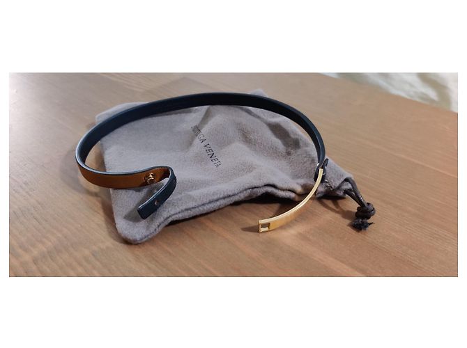 Bottega Veneta Armband aus Leder und goldener Panzerkette Braun Schwarz Gold hardware - Ansicht 4