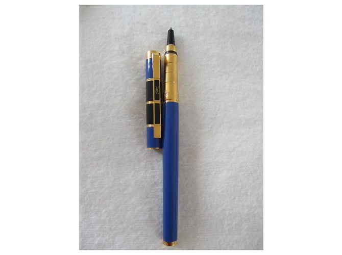 Yves Saint Laurent Stylo avec étui cuir. - vista 2