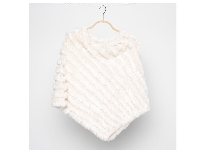 Bcbg Max Azria Poncho y capa de pelo de conejo blanco - vista 2
