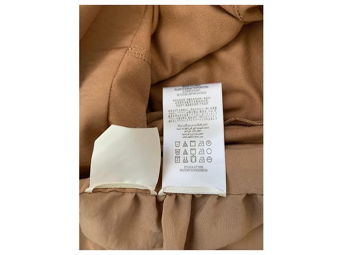 Bcbg Max Azria Celline Blusa sem mangas com peplum e gola amarrada Avelã - vista 12