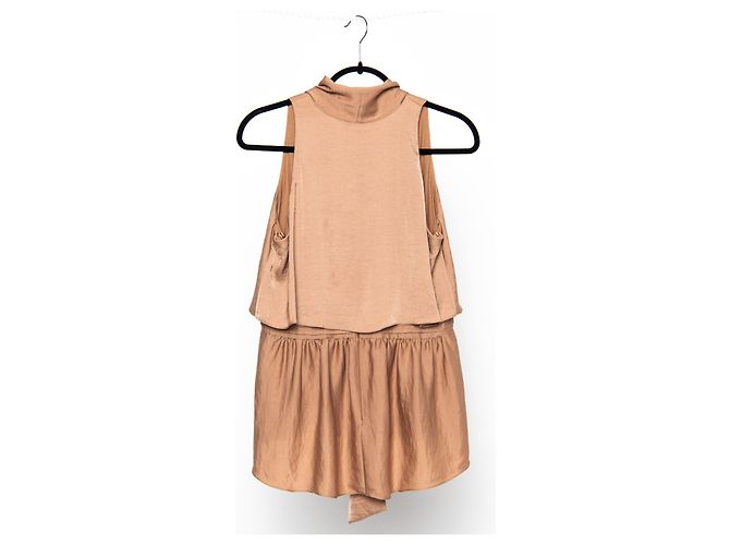 Bcbg Max Azria Celline Blusa sem mangas com peplum e gola amarrada Avelã - vista 3