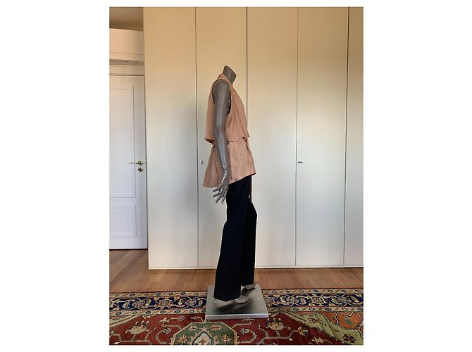 Bcbg Max Azria Celline Blusa sem mangas com peplum e gola amarrada Avelã - vista 6