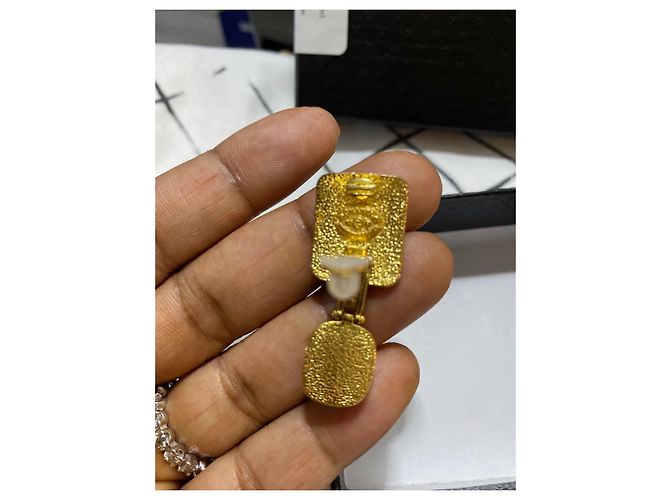 Orecchini Chanel Gripoix color oro D'oro - vista 3