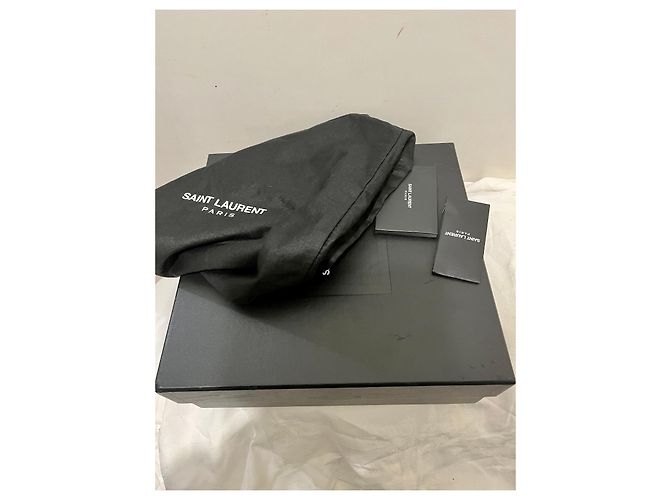 Saint Laurent Jane tacchi con allacciatura e goffratura Nero - vista 4
