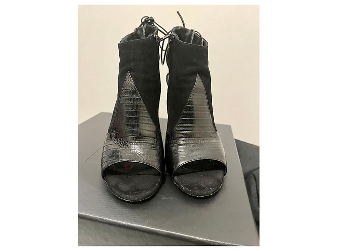 Saint Laurent Jane tacchi con allacciatura e goffratura Nero - vista 6