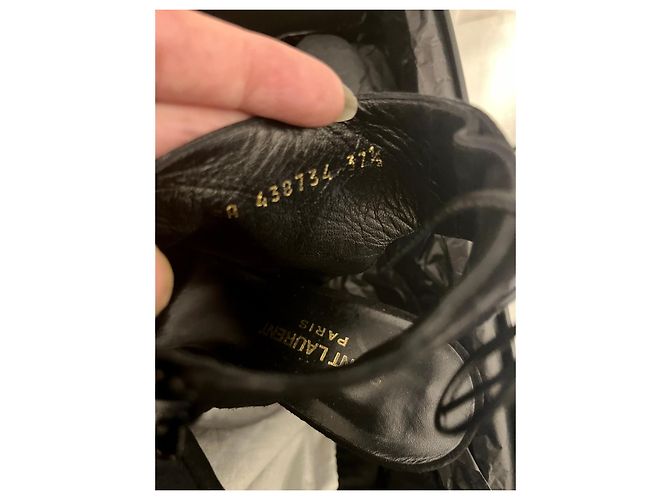 Saint Laurent Jane tacchi con allacciatura e goffratura Nero - vista 9