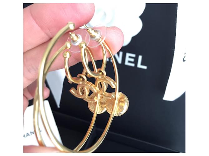 Chanel orecchini a cerchio CC e perle dorati Gold hardware - vista 10