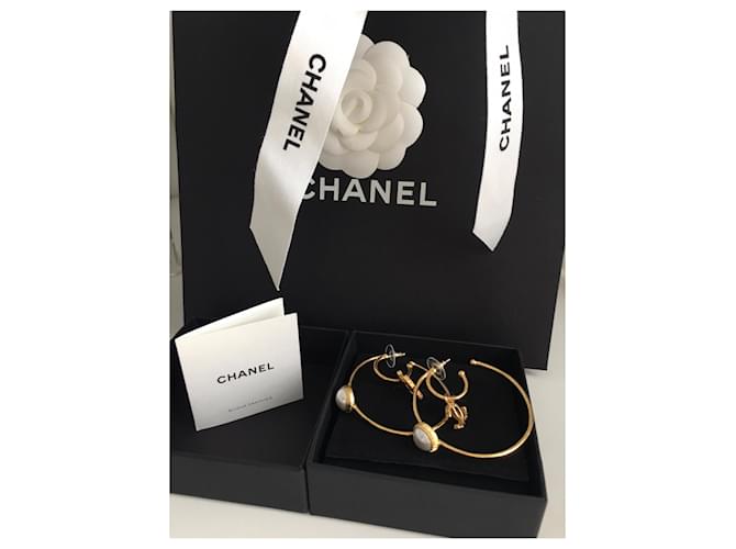 Chanel orecchini a cerchio CC e perle dorati Gold hardware - vista 12