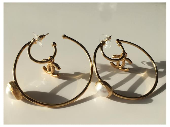 Chanel orecchini a cerchio CC e perle dorati Gold hardware - vista 13