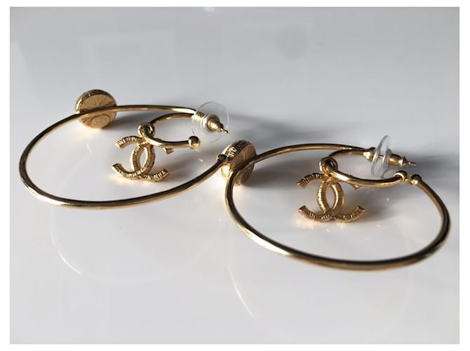 Chanel orecchini a cerchio CC e perle dorati Gold hardware - vista 3