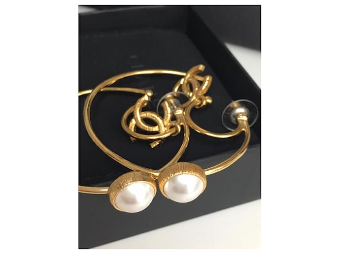 Chanel orecchini a cerchio CC e perle dorati Gold hardware - vista 8