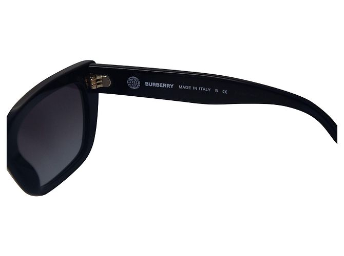 Burberry BE4321 Rectangular Sunglasses in Black Plastic Frame - view 5