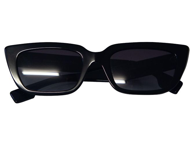 Burberry BE4321 Rectangular Sunglasses in Black Plastic Frame - view 6