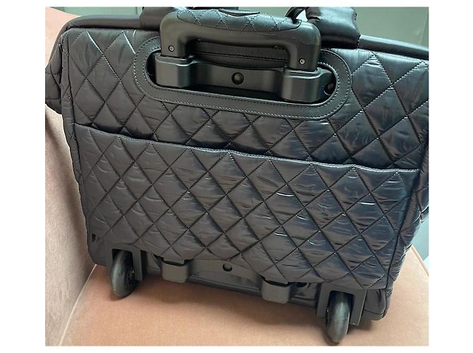 Cocoon Chanel Borsa da viaggio Trolley nera in pelle e nylon Nero Silver hardware - vista 4