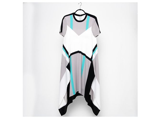 Bcbg Max Azria BCBGMaxazria Landebahn CAIT LMQ62C07 - 36 DOVE mittellanges Kleid Grau - Ansicht 2