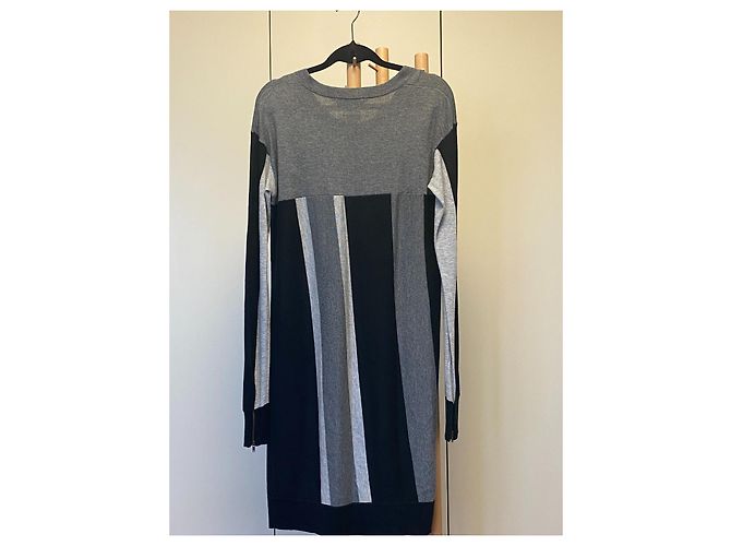 Bcbg Max Azria BCBGMaxazria Langarm-Pullover-Kleid in Grau-Schwarz-Kombination mit Farbblock - Ansicht 3