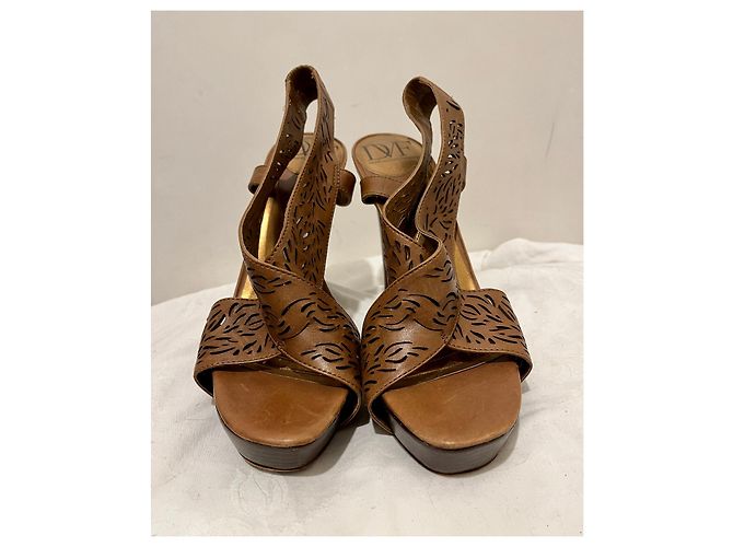 Diane Von Furstenberg Sandali DvF Iris in pelle di capra tagliata al laser Marrone - vista 3