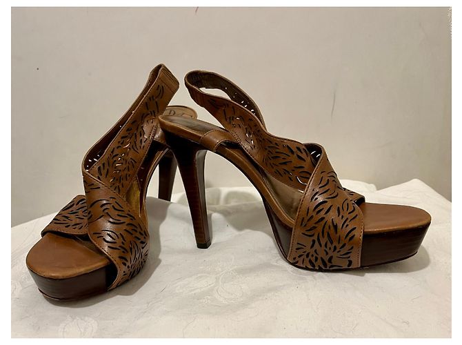 Diane Von Furstenberg Sandali DvF Iris in pelle di capra tagliata al laser Marrone - vista 4