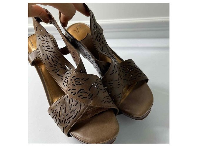 Diane Von Furstenberg Sandali DvF Iris in pelle di capra tagliata al laser Marrone - vista 9