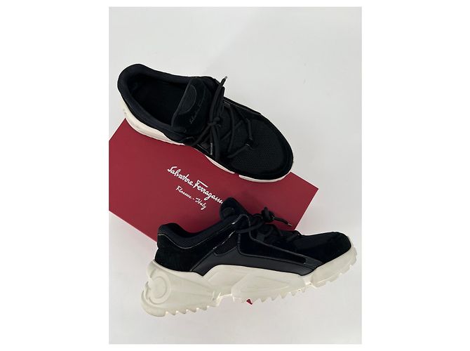 Sneakers Skylar Salvatore Ferragamo in camoscio e rete nere - vista 3