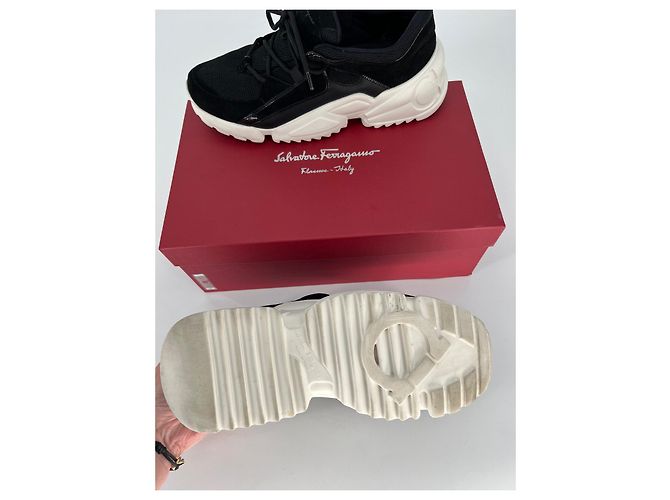 Sneakers Skylar Salvatore Ferragamo in camoscio e rete nere - vista 4
