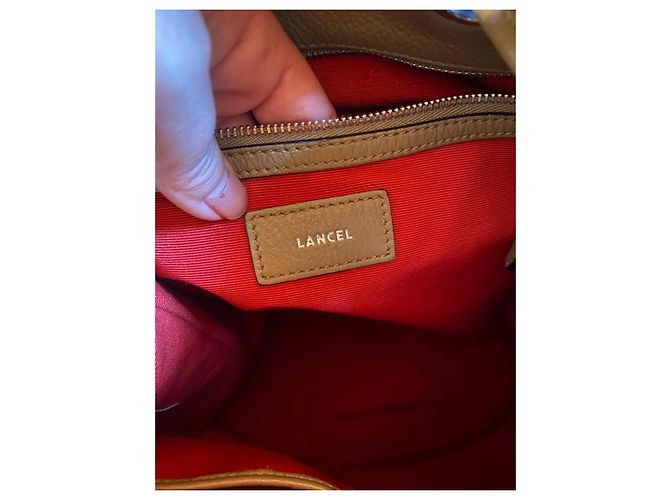 Borsa a secchiello Lancel Le Huit in pelle verde oliva - vista 4