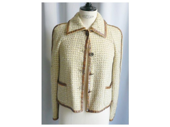 CHANEL Kurze beige Tweedjacke BE T38 - Ansicht 2