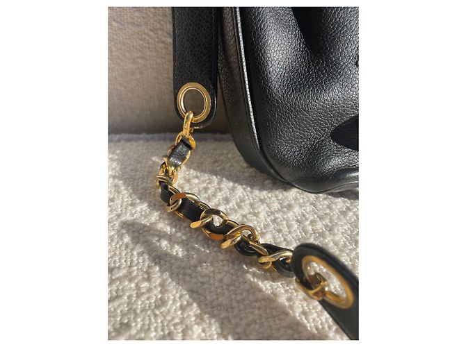 Superba borsa a secchiello Chanel Bucket Gabrielle in pelle di caviale nero. - vista 15