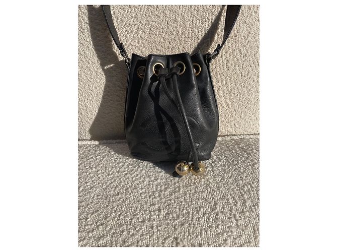 Superba borsa a secchiello Chanel Bucket Gabrielle in pelle di caviale nero. - vista 3