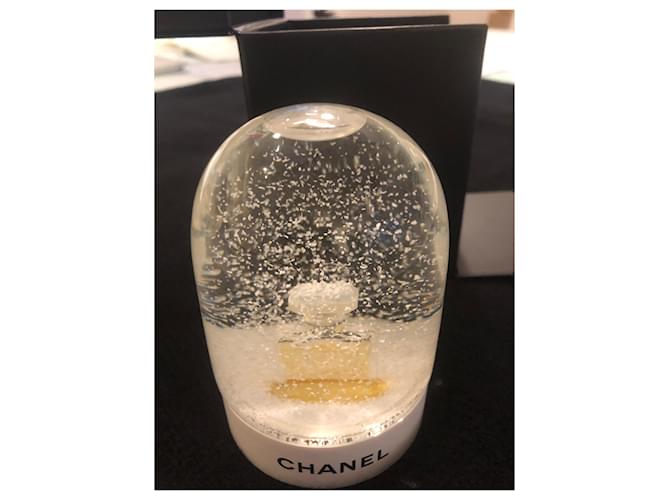 Chanel Boule à neige Blanche - vue 2