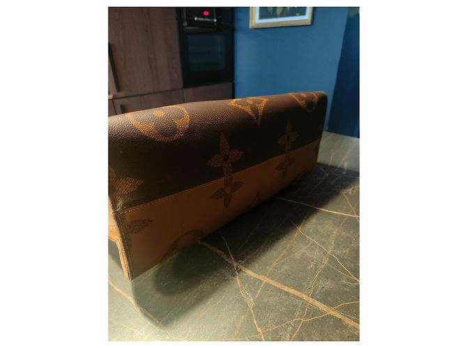 Louis Vuitton Onthego GM Monogram Empreinte Giant Pelle Marrone - vista 4