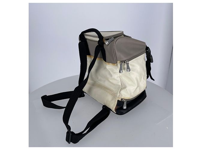 Chanel Zaino in nylon beige - vista 3