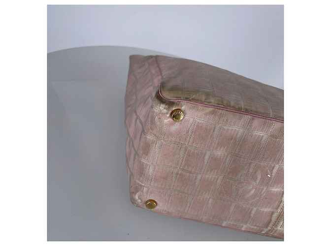 Chanel Borsa a spalla rosa della nuova linea da viaggio - vista 12