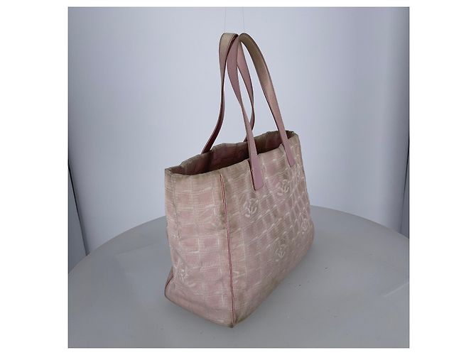 Chanel Borsa a spalla rosa della nuova linea da viaggio - vista 2