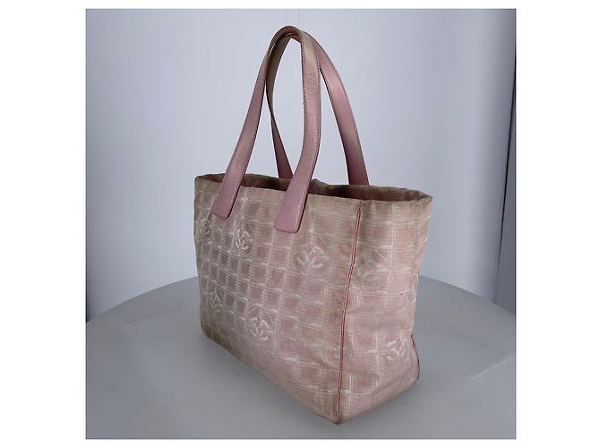Chanel Borsa a spalla rosa della nuova linea da viaggio - vista 3