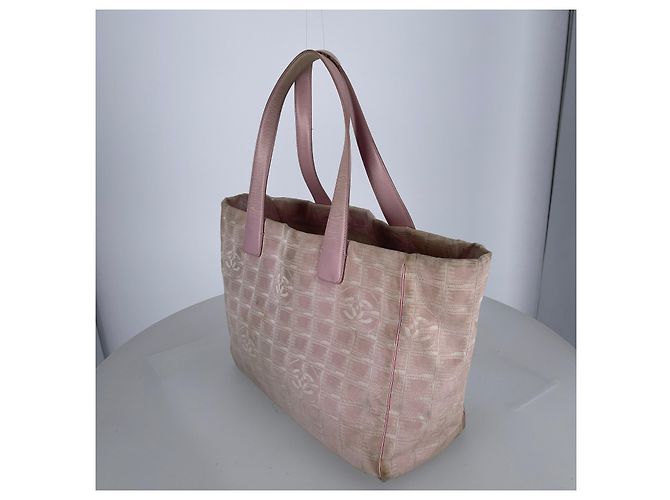 Chanel Borsa a spalla rosa della nuova linea da viaggio - vista 6