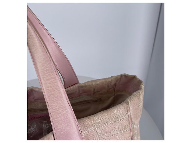 Chanel Borsa a spalla rosa della nuova linea da viaggio - vista 8