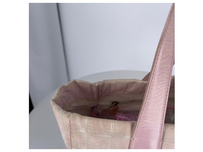 Chanel Borsa a spalla rosa della nuova linea da viaggio - vista 9