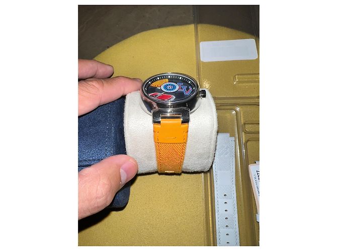 RELÓGIO LOUIS VUITTON WORLD TOUR GRAPHITE EDIÇÃO LIMITADA COM CORREIA EXTRA Preto - vista 3