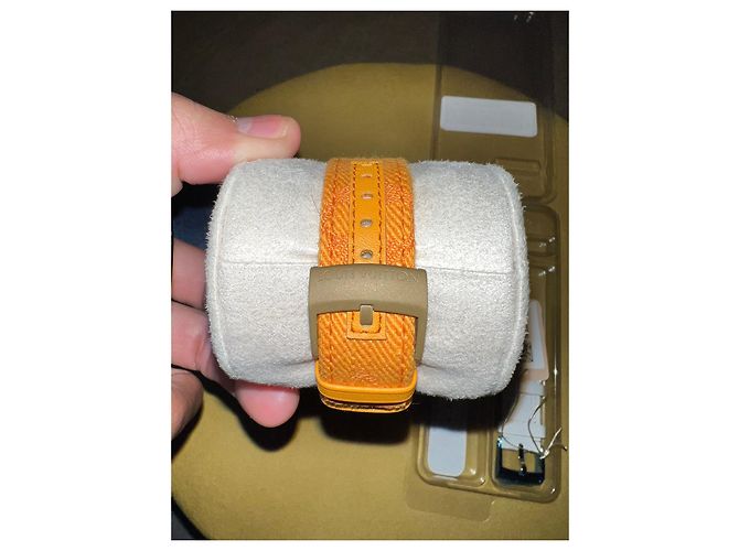 RELÓGIO LOUIS VUITTON WORLD TOUR GRAPHITE EDIÇÃO LIMITADA COM CORREIA EXTRA Preto - vista 4