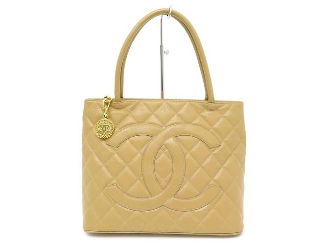 Medaillon BOLSA DE MÃO ACOLCHOADA DE COURO CHANEL CABAS SHOPPING MEDALHÃO CAVIAR Bege - vista 2
